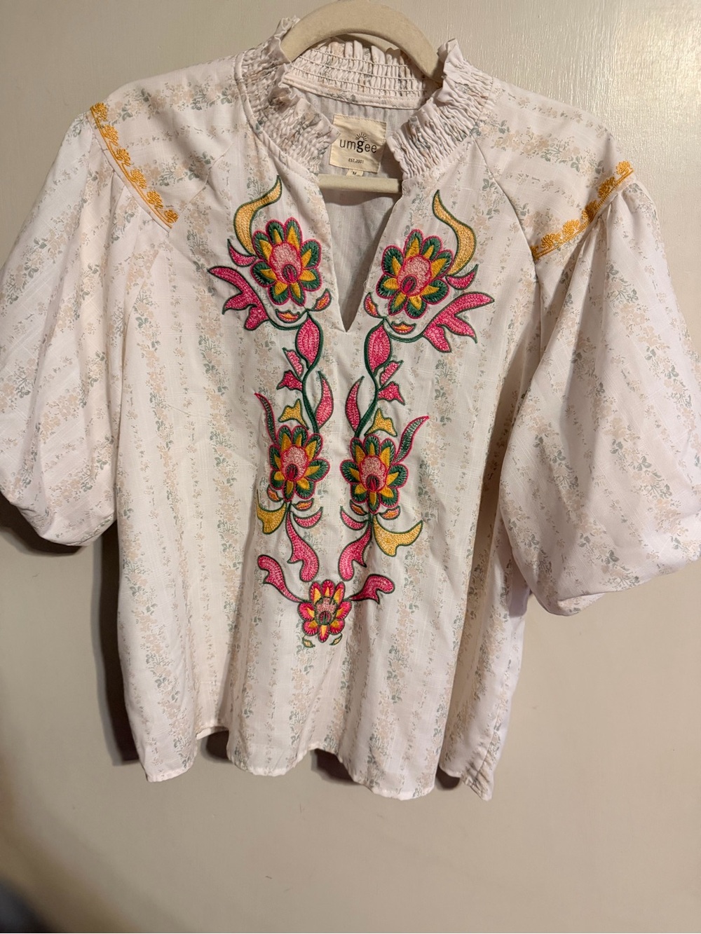 Umgee Embroidered Floral Boho Blouse Medium Puff Sleeve Ruffle Neck Western Top - Picture 3 of 12